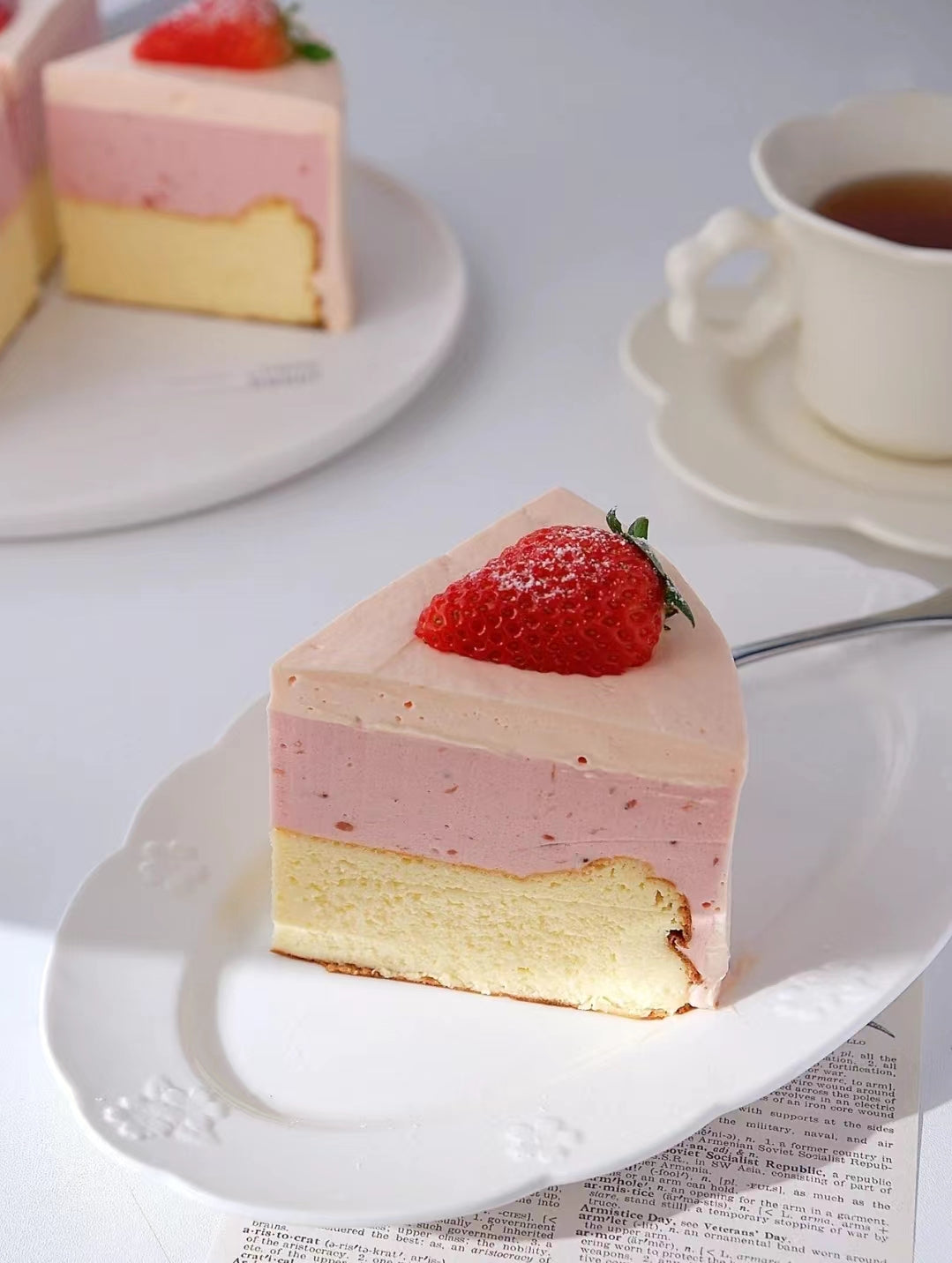 STRAWBERRY DOUBLE BASQUE CHEESE&MOUSSE CAKE