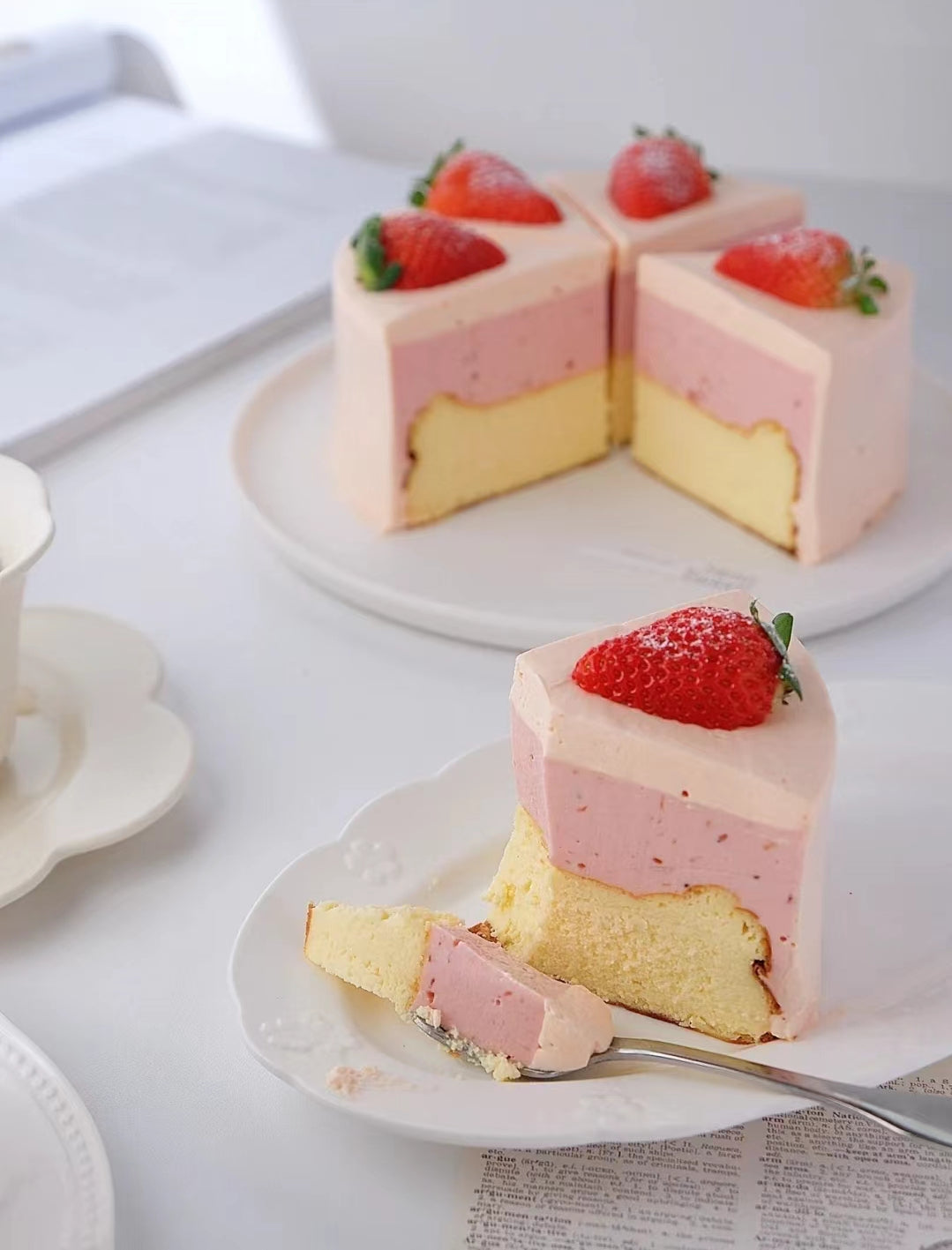 STRAWBERRY DOUBLE BASQUE CHEESE&MOUSSE CAKE